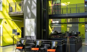 Lobby-Lounge