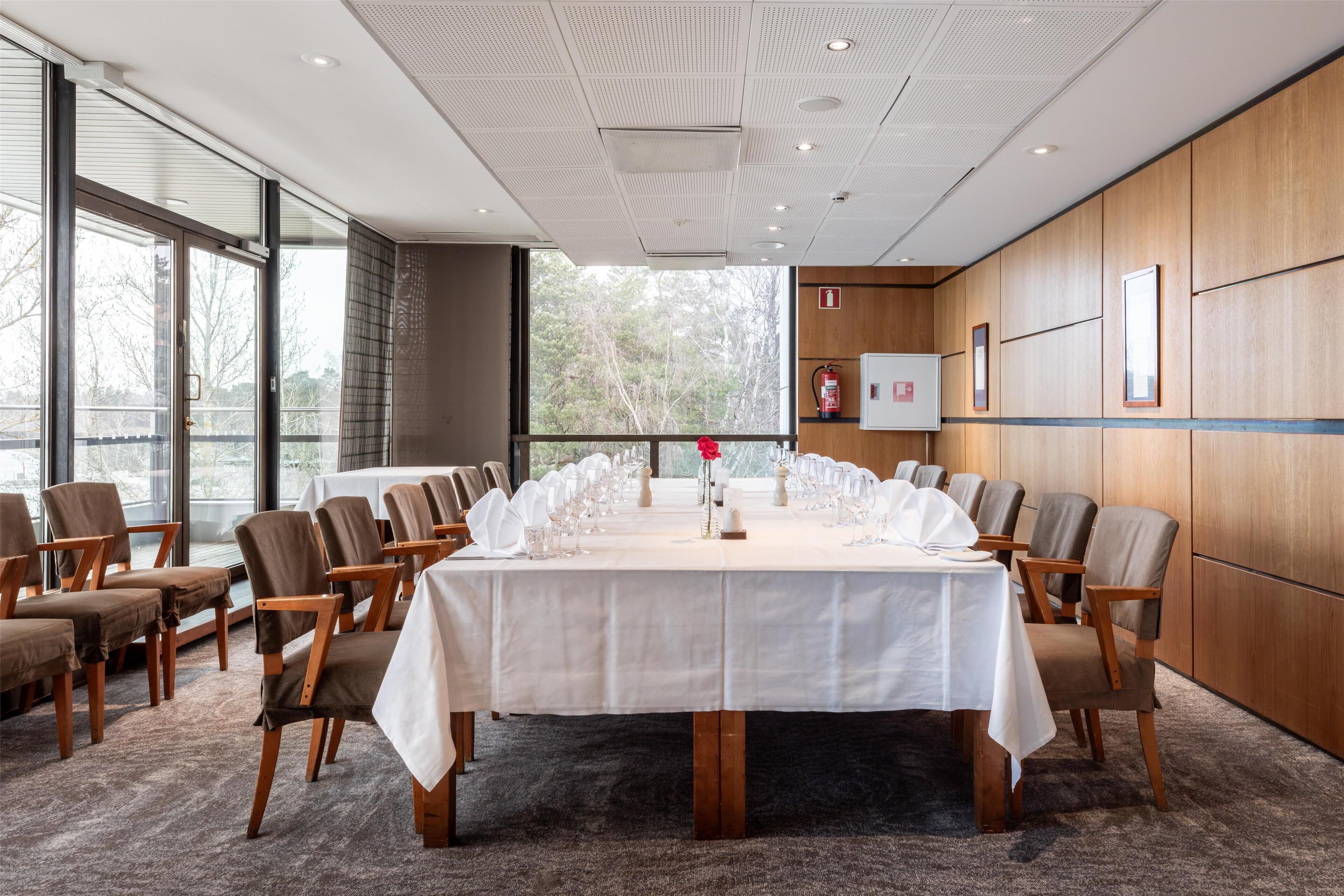 lunch, dinner, brunch served; sea views