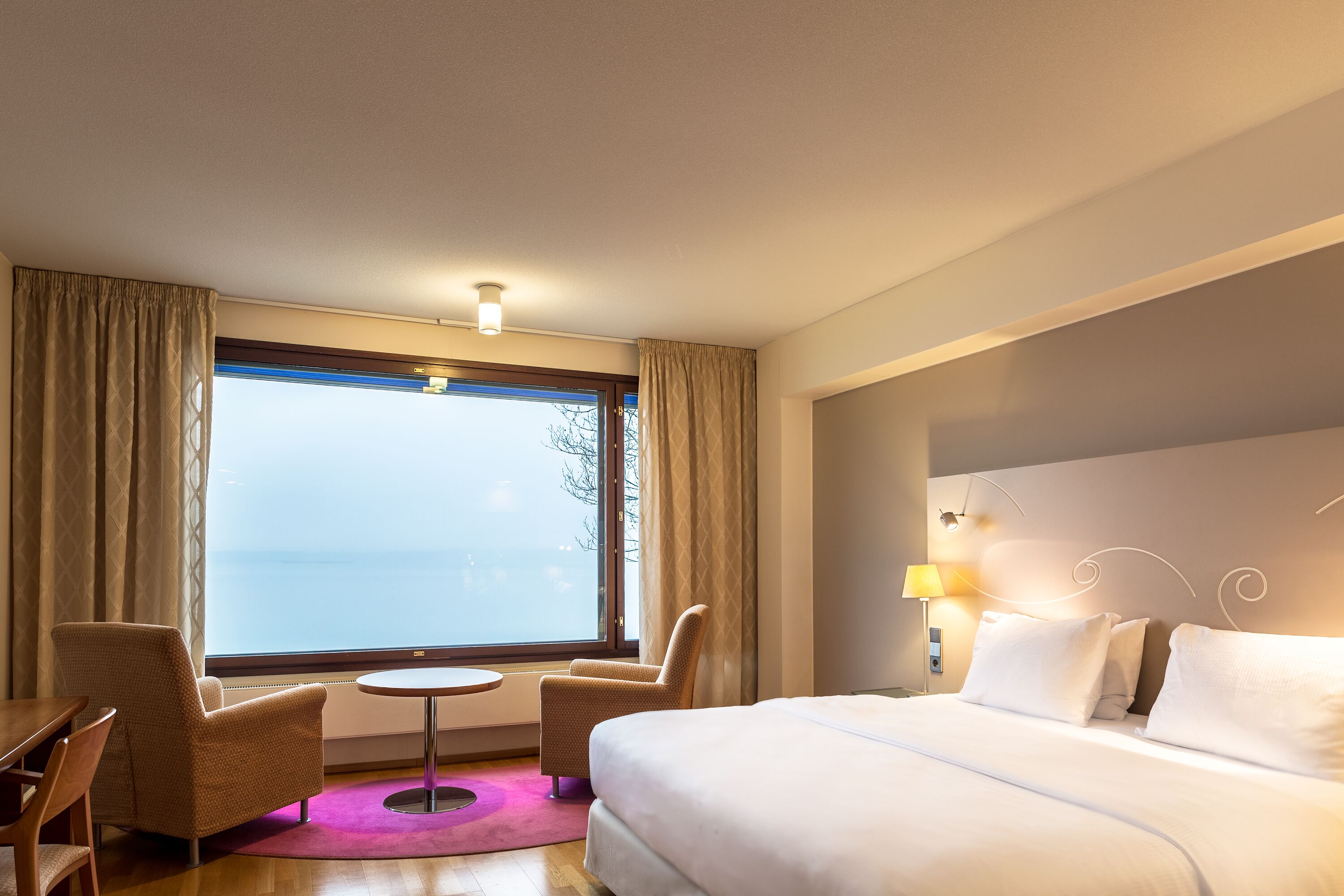 Habitación Deluxe, 1 cama de matrimonio grande, vistas al mar | Ropa de cama hipoalergénica, minibar, sistema de insonorización