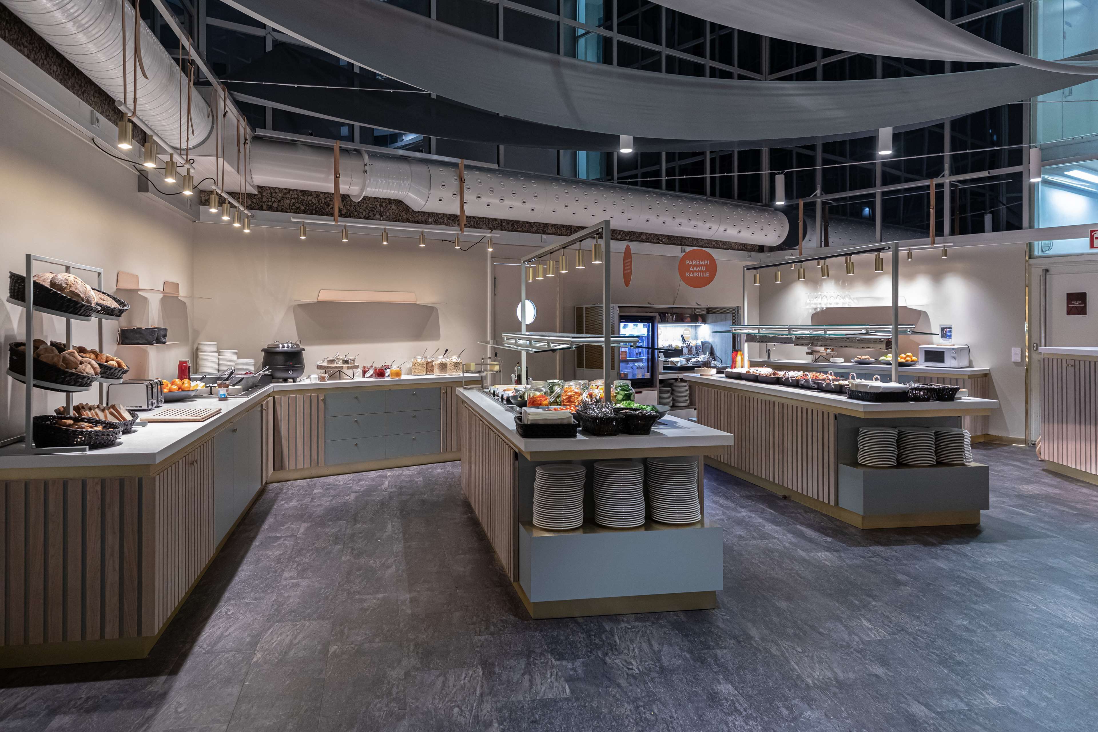 free buffet breakfast