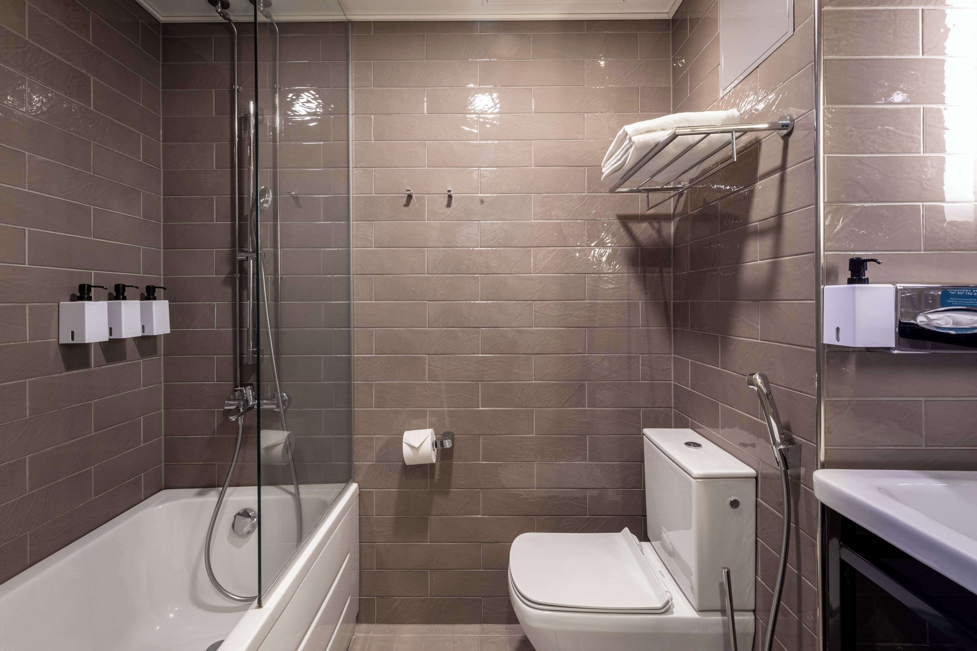 shower, free toiletries, hair dryer, towels