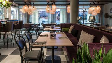 Breakfast and dinner served, local cuisine