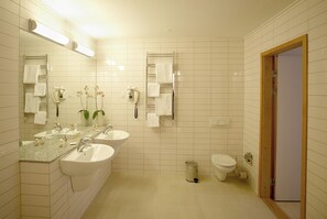 Suite | Bathroom