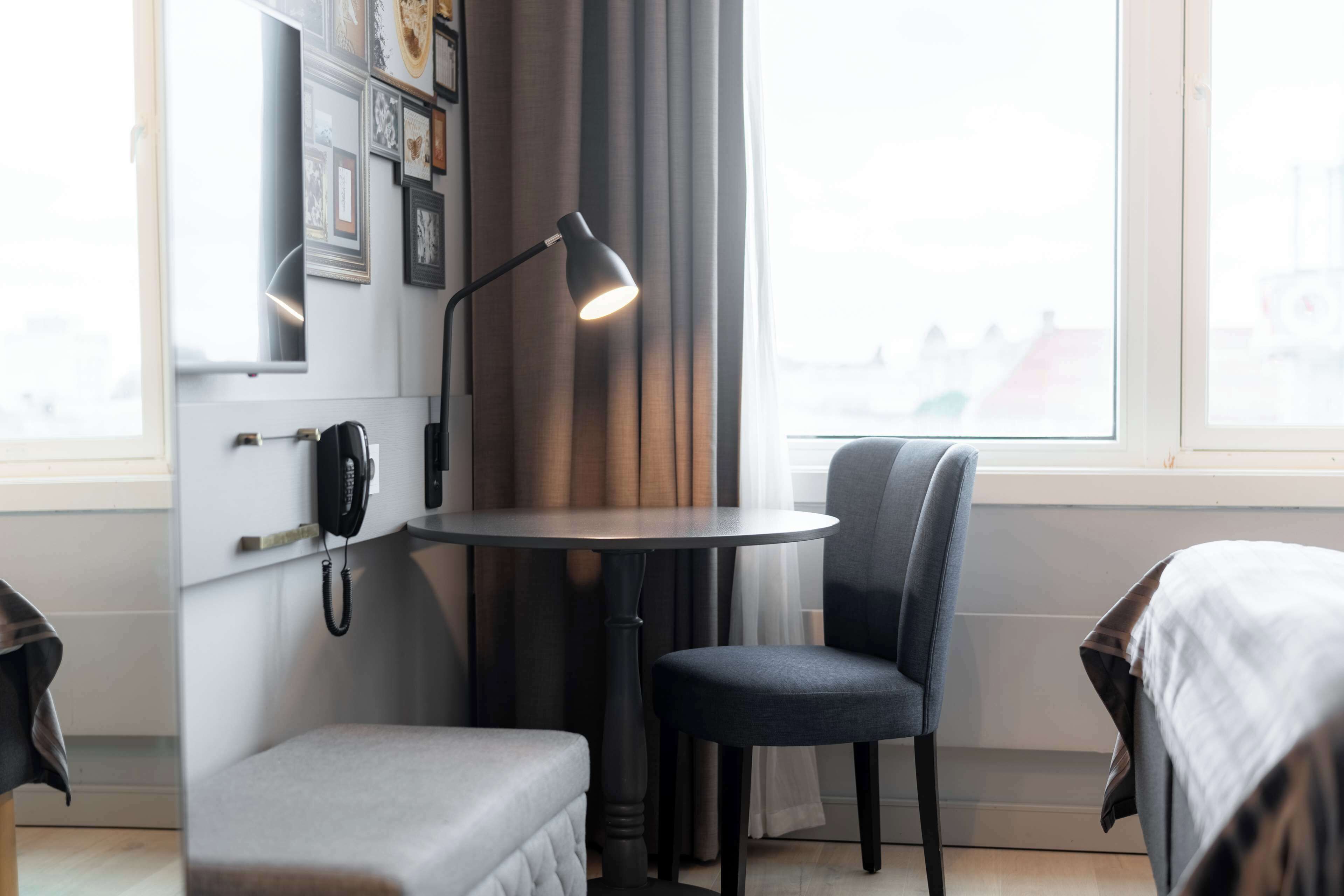 standard twin room | 1 bedroom, desk, laptop workspace, blackout curtains