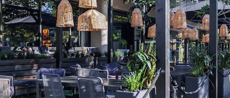 Dîner servi sur place, restauration en plein air