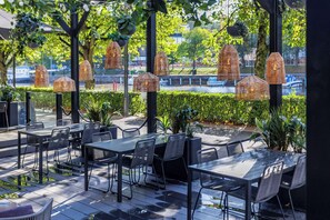 Illallinen, ulkoilmaravintola 