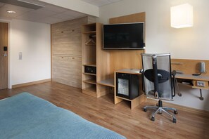 Family Room | Minibar, in-room safe, desk, iron/ironing board