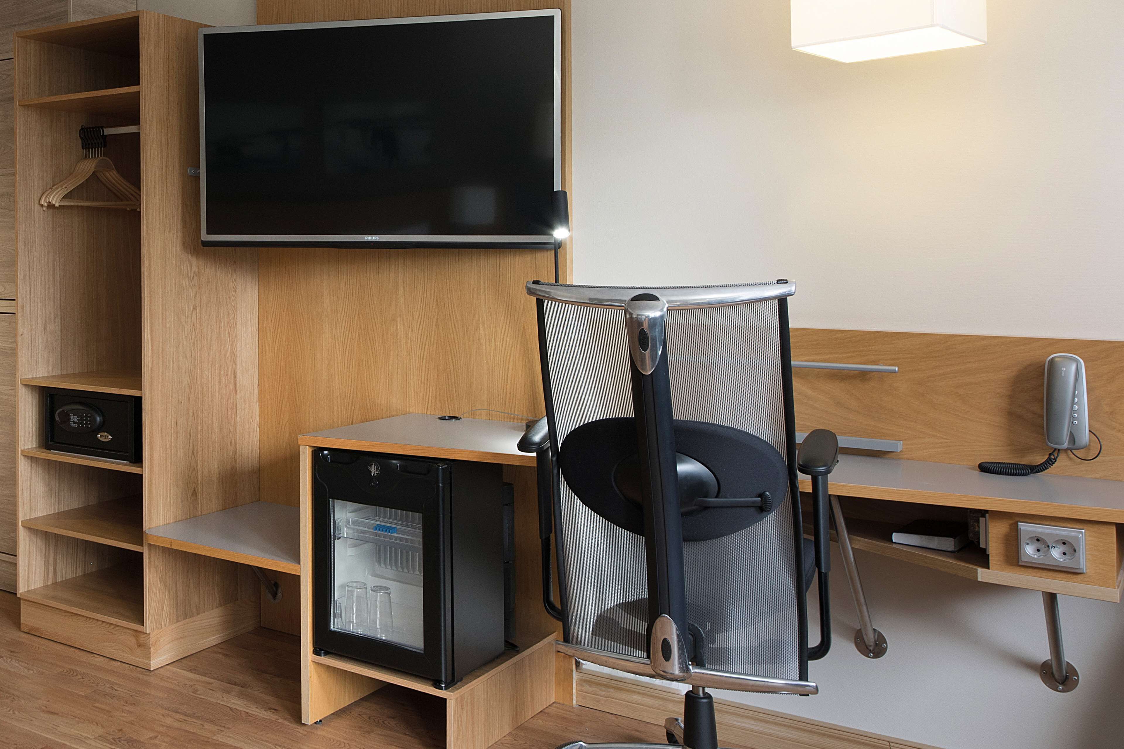 twin room | in-room safe, desk, iron/ironing board, free cots/infant beds