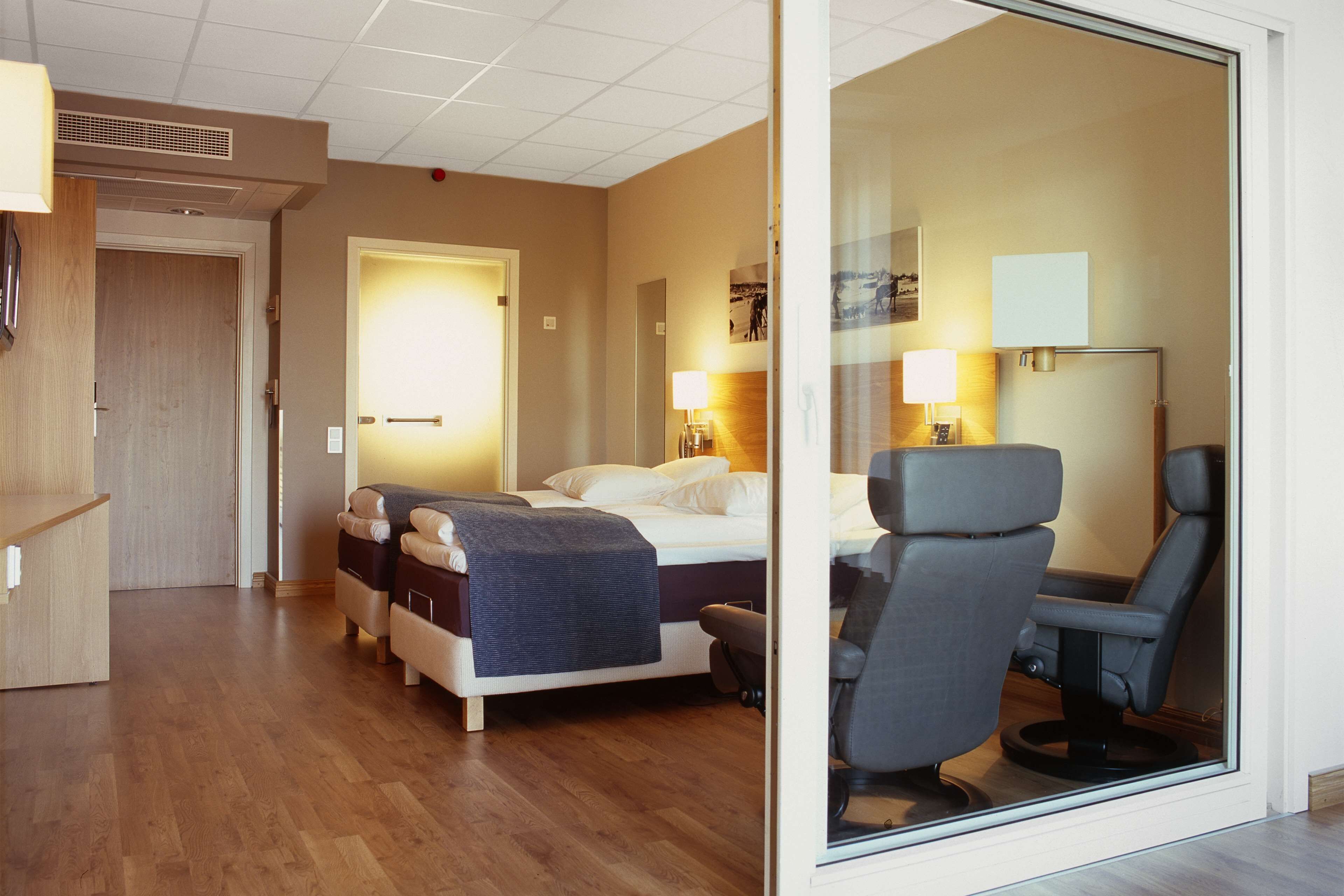 高級雙床房 | 客房內保險箱、書桌、熨斗/熨衣板、免費搖籃/嬰兒床