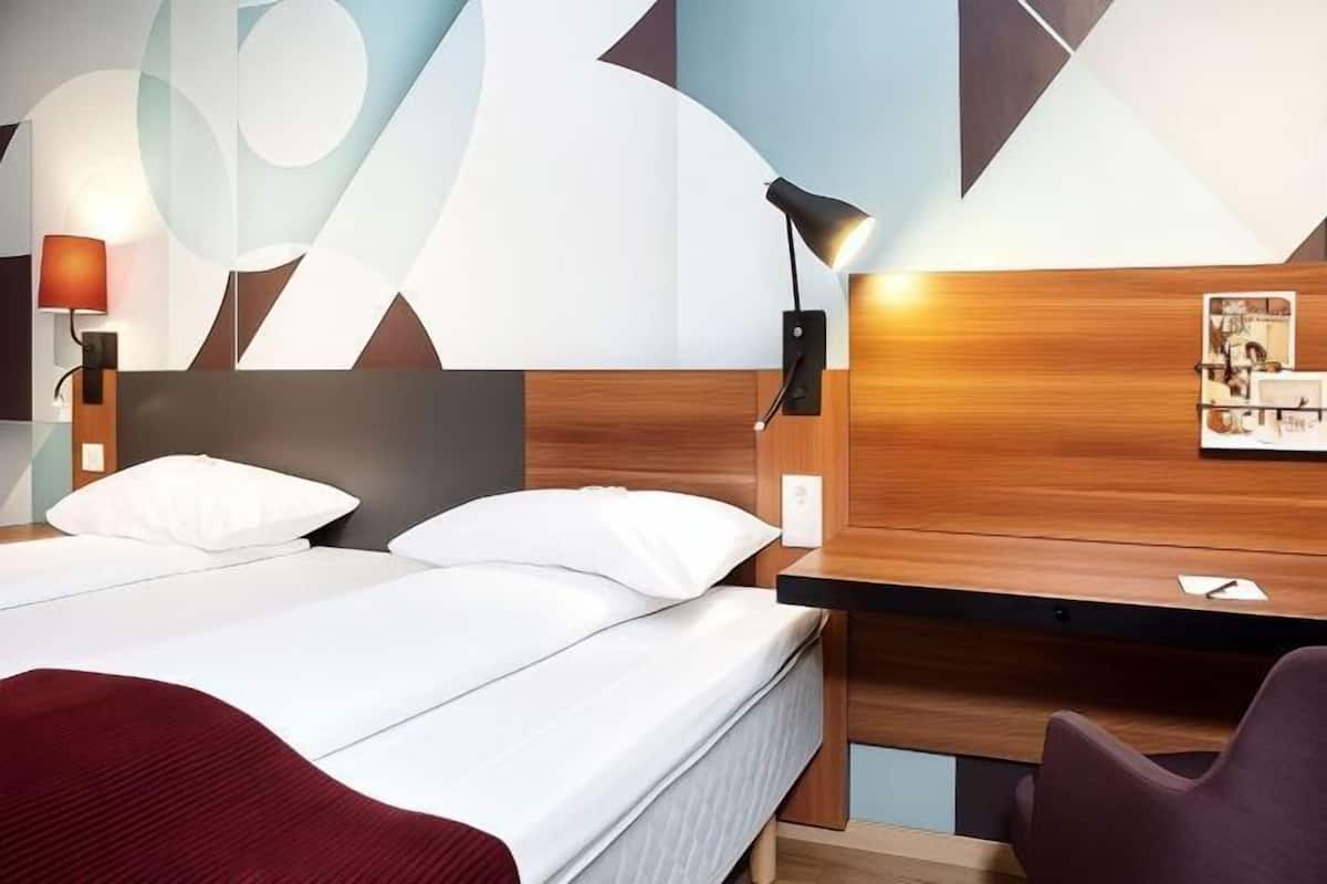 1 chambre, bureau, rideaux occultants, lits bébé (gratuits)