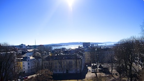 A cityscape with buildings, a river, and a clear sky. - Scandic Solli Oslo (Oslo)