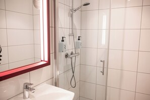 Shower, hair dryer, towels - Scandic Solli Oslo (Oslo)