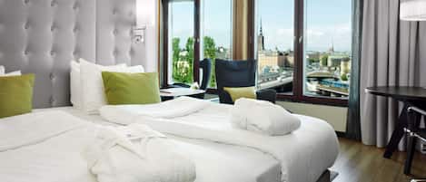 Executive Room, 1 King Bed (Executive Lounge Access) | 1 bedroom, premium bedding, in-room safe, blackout drapes