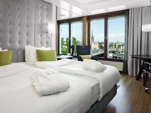 Executive-huone, 1 suuri parisÀnky (Executive Lounge Access) | Ylelliset vuodevaatteet, tallelokero huoneessa, pimennysverhot