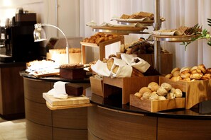 Frukost serveras