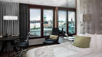 Deluxe Room, 1 King Bed, Accessible | Premium bedding, in-room safe, blackout drapes, soundproofing