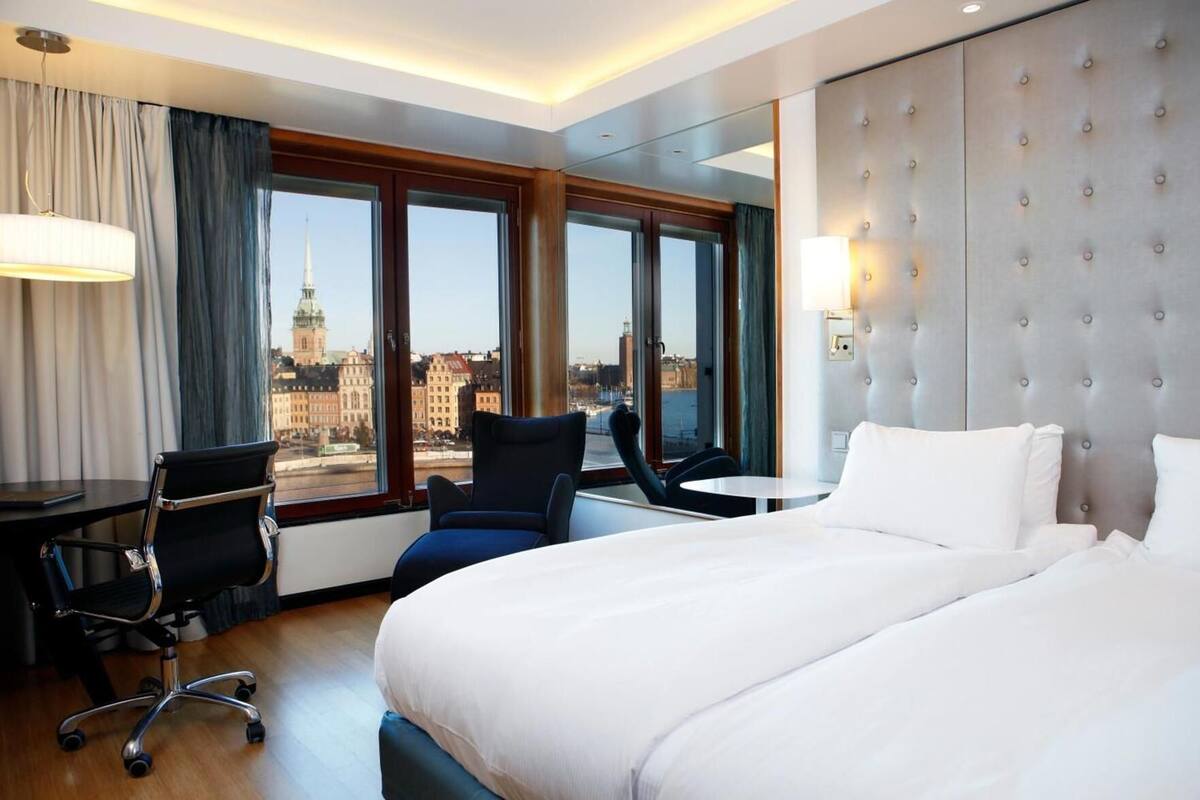 Premium bedding, in-room safe, blackout curtains, soundproofing