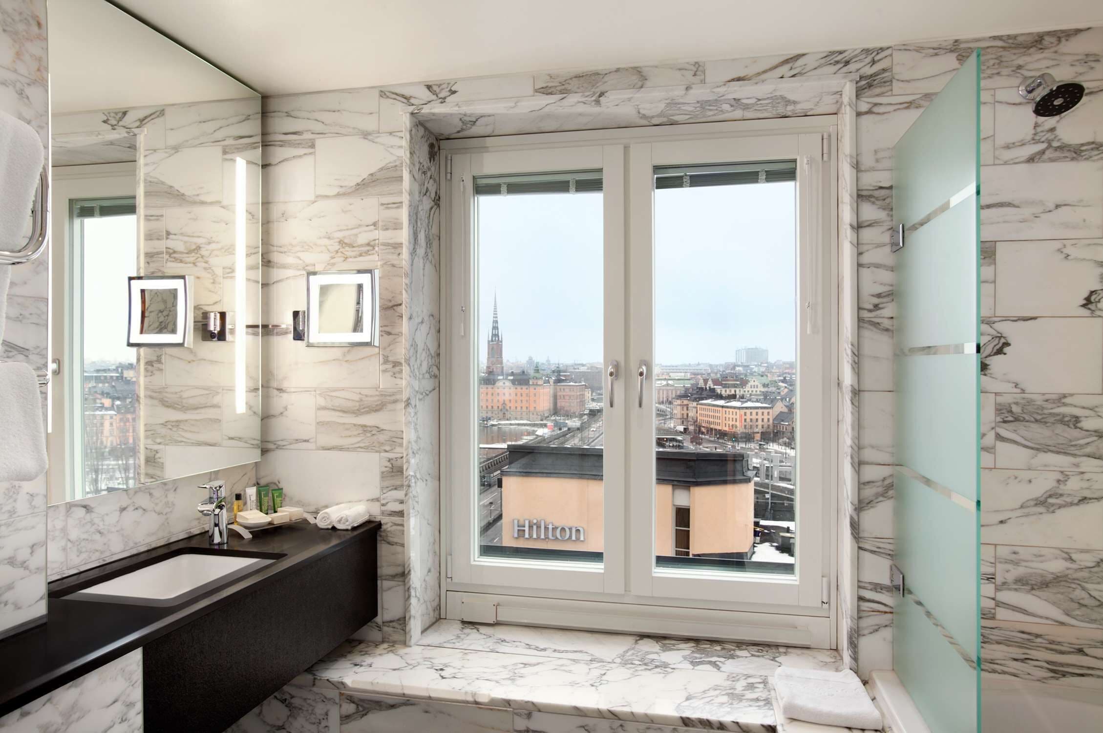 junior suite, 1 king bed with sofa bed (executive lounge access) | bathroom | free toiletries, hair dryer, towels