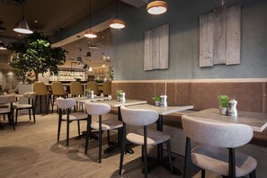 每日供應吃到飽早餐 (每人 NOK200)