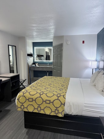 Desk, free WiFi, bed sheets