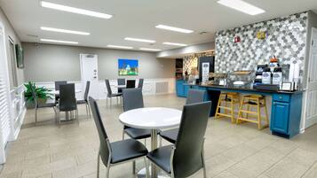 Tägliches inbegriffenes Frühstück zum Mitnehmen