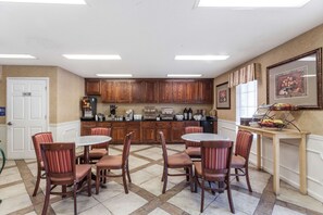 Free daily continental breakfast