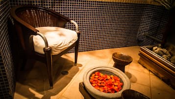 Sauna, hot tub, pemandian Turki/hammam, perawatan tubuh, dan aromaterapi