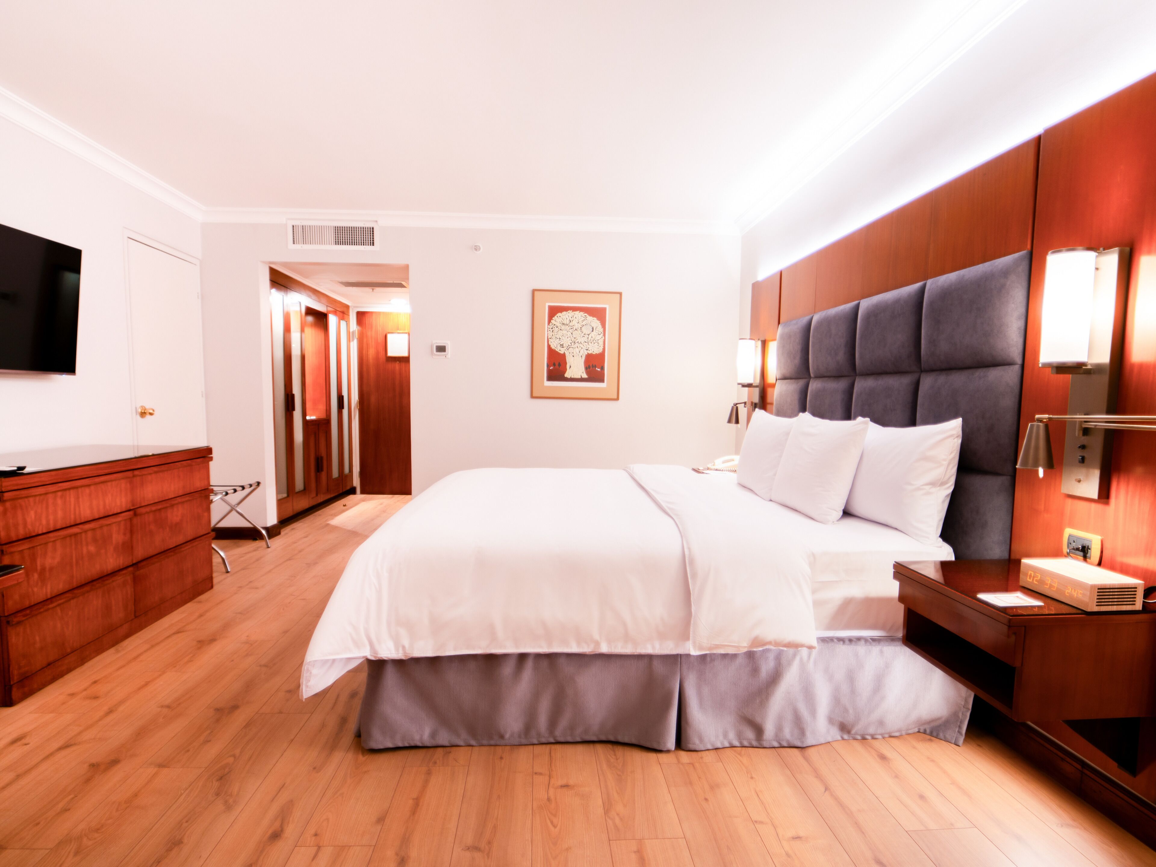 Swiss, Room, 1 King Bed | Egyptian cotton sheets, premium bedding, minibar, in-room safe