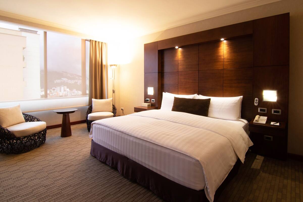 Phòng Suite Executive, 1 phòng ngủ, quyền sử dụng Club Lounge | Bộ trải giường bằng vải cotton Ai Cập, bộ đồ giường cao cấp, minibar 