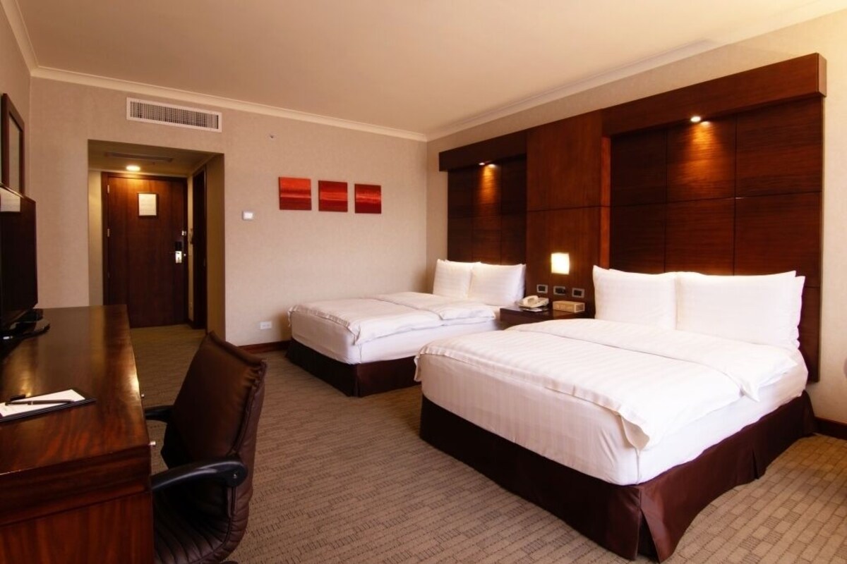 Swiss Executive Room, ห้องเอ็กเซกคิวทีฟทวิน, เตียงใหญ่ 2 เตียง, ใช้คลับเลานจ์ได้ | ผ้าปูที่นอนฝ้ายอียิปต์, เครื่องนอนระดับพรีเมียม, มินิบาร์