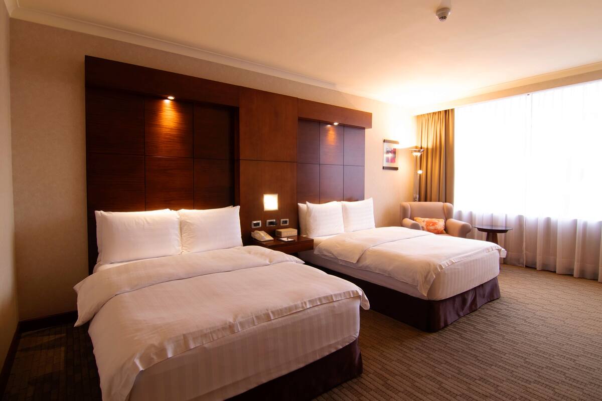 Swiss Executive Room, Phòng 2 giường đơn Executive, 2 giường đôi, quyền sử dụng Club Lounge | Bộ trải giường bằng vải cotton Ai Cập, bộ đồ giường cao cấp, minibar 