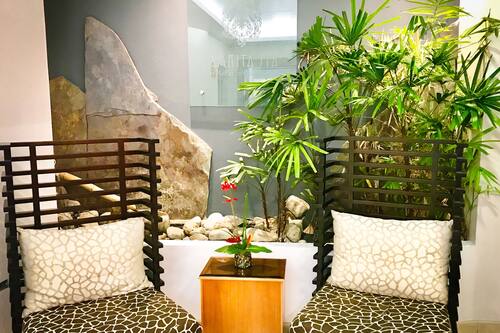 Sauna, hot tub, Turkish bath, body treatments, aromatherapy, facials