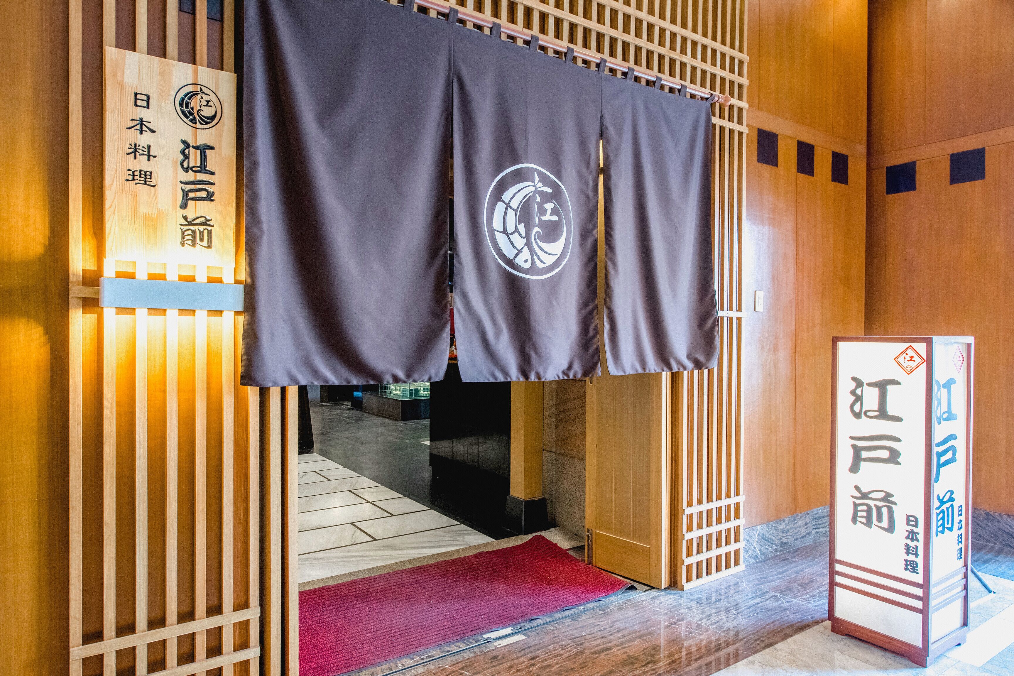 2 restaurants, breakfast, lunch, dinner served; international cuisine