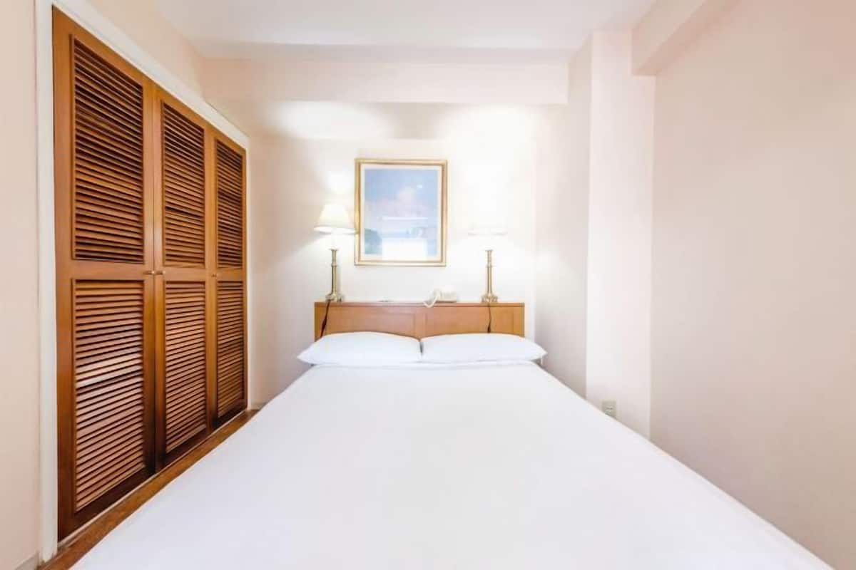 1 bedroom, down duvets, minibar, in-room safe
