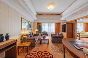 Suite | 1 bedroom, down comforters, minibar, in-room safe