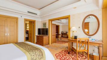 Suite | 1 bedroom, down comforters, minibar, in-room safe