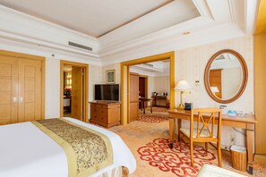 Suite | 1 bedroom, down comforters, minibar, in-room safe