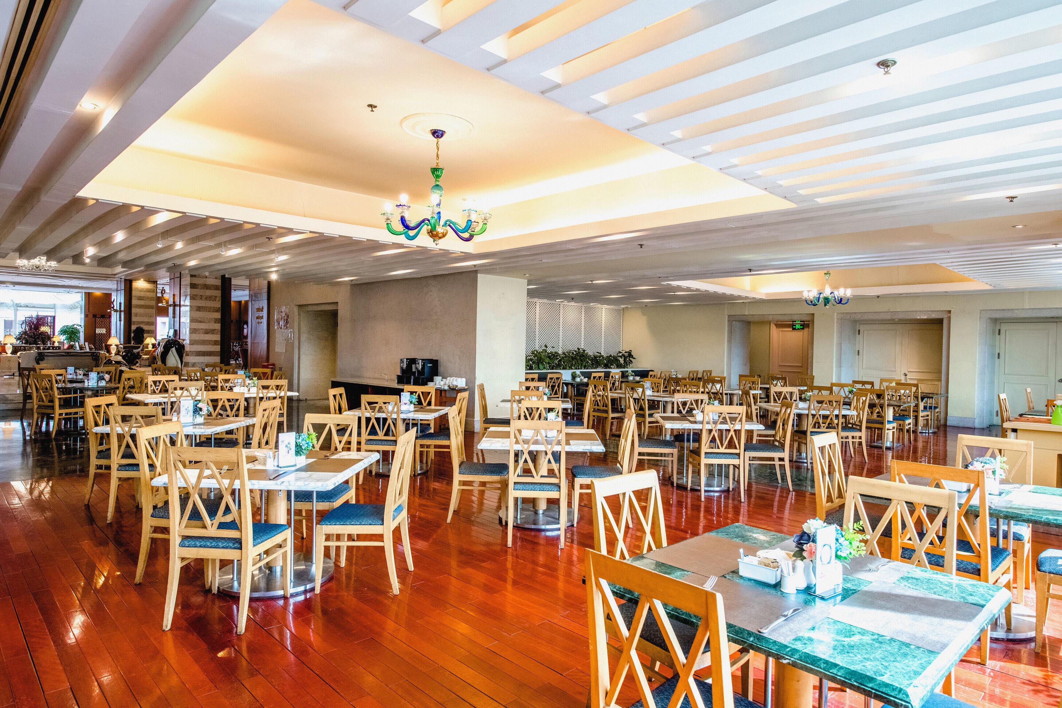 بوفيه فطور يوميًا بتكلفة قدرها (100 CNY للشخص)