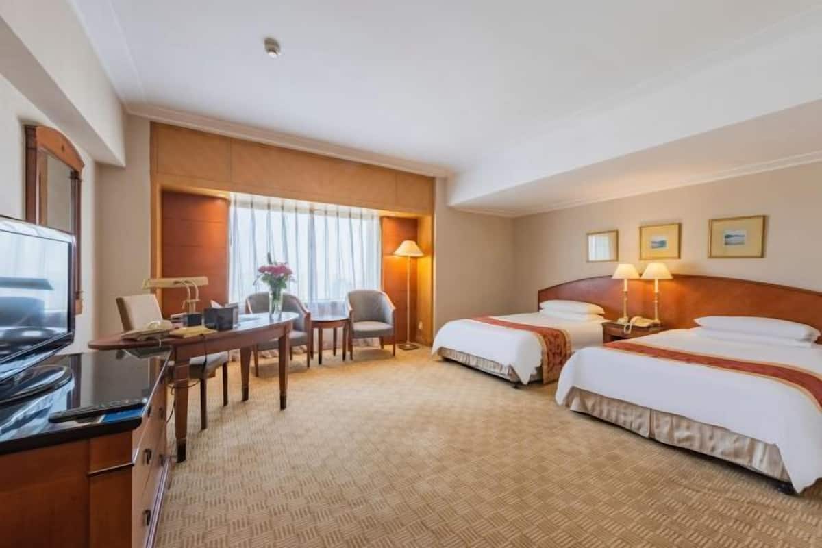 1 bedroom, down duvets, minibar, in-room safe