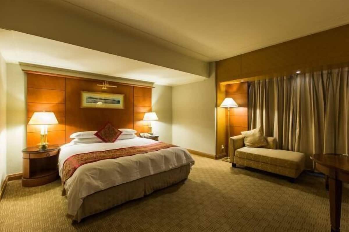 1 bedroom, down duvets, minibar, in-room safe