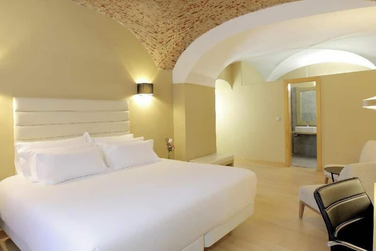 Minibar, in-room safe, desk, blackout curtains