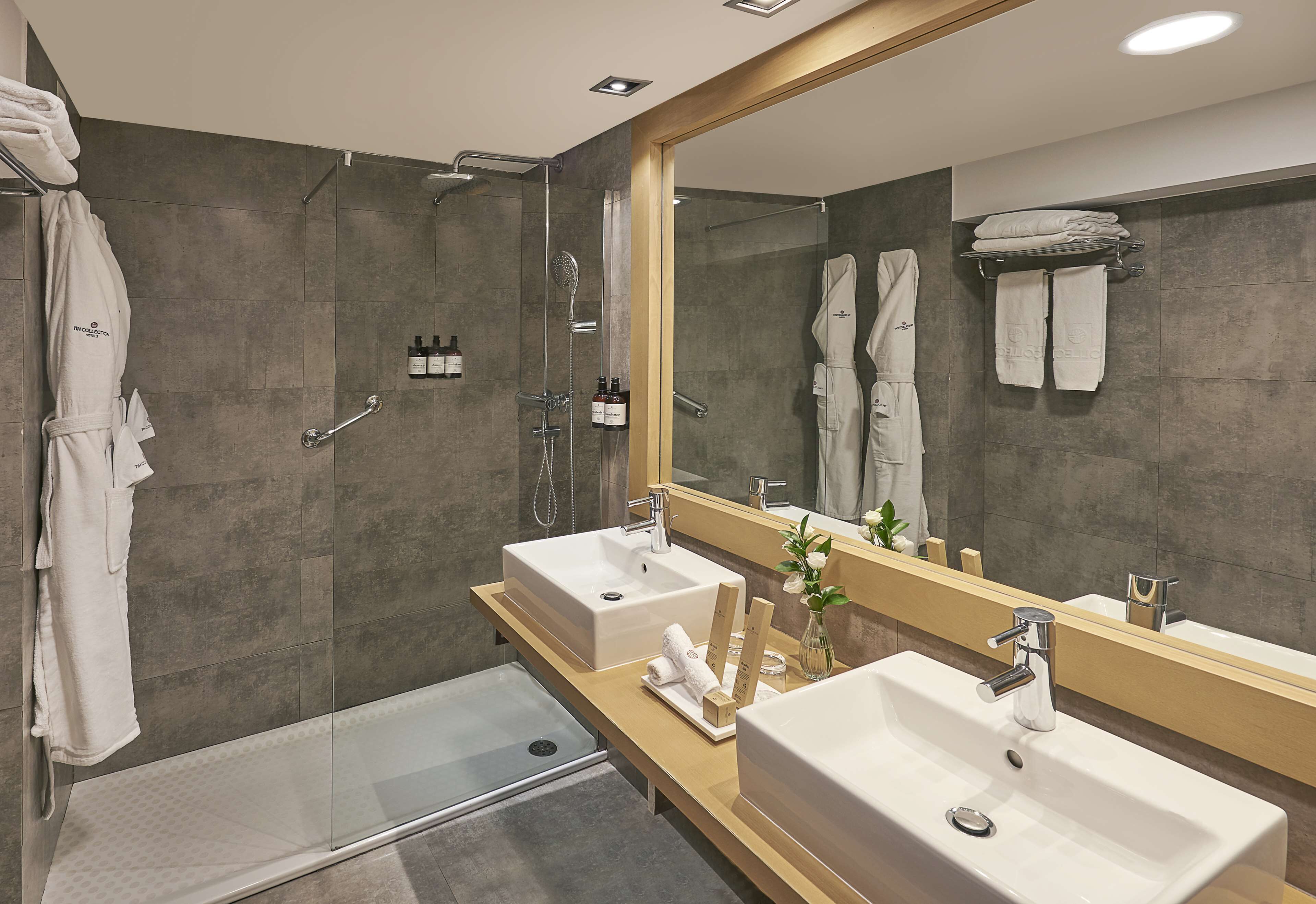 minibar, in-room safe, desk, blackout curtains