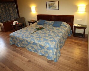 Minibar, värdeförvaringsskåp på rummet och gratis barnsängar