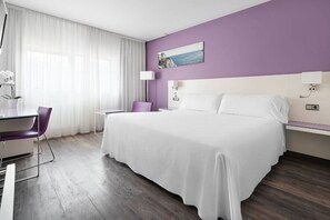 Daunenbettdecken, Minibar, Zimmersafe, Schreibtisch