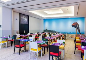 Desayuno buffet todos los días (con cargo) 