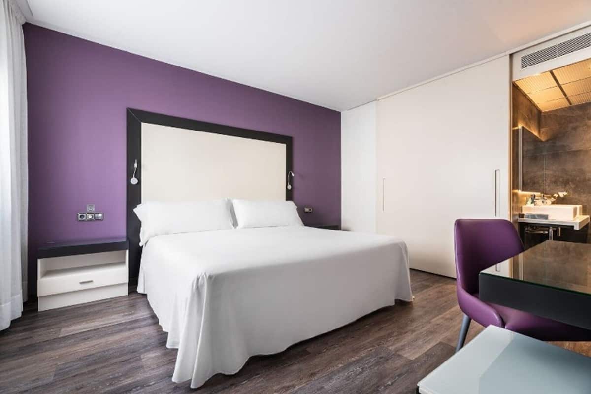 Superior Room | 1 bedroom, down comforters, minibar, in-room safe