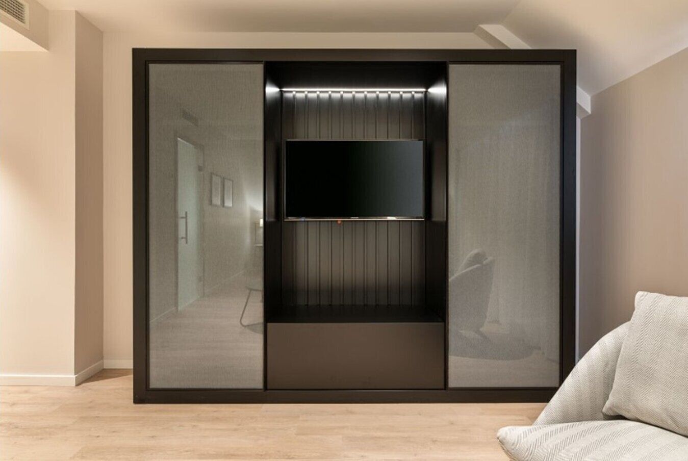 1 bedroom, down duvets, minibar, in-room safe