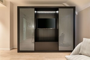 Dundyner, minibar, safe på rommet og skrivebord