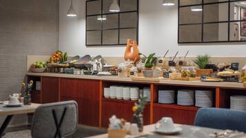 Buffet breakfast on weekdays (EUR 15 per person)