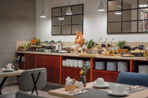 Enjoy a convenient breakfast with a variety of options at our breakfast bar.